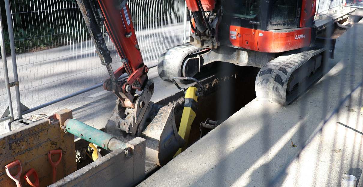 Traffic delays on the potholed A271 as Southern Water dig up the tarmac